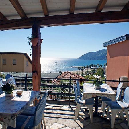 Albergo La Pineta Marina dʼMarina dʼAndora エクステリア 写真