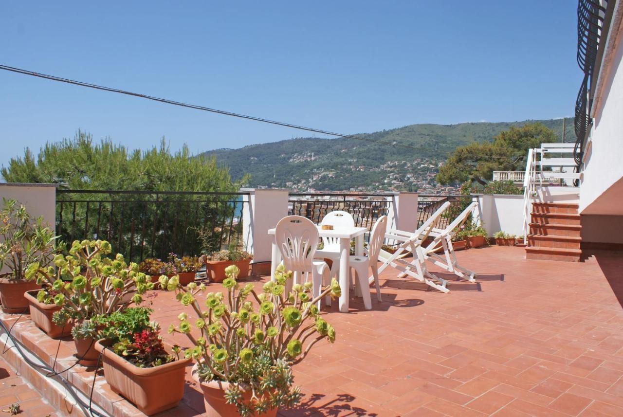 Albergo La Pineta Marina dʼMarina dʼAndora エクステリア 写真