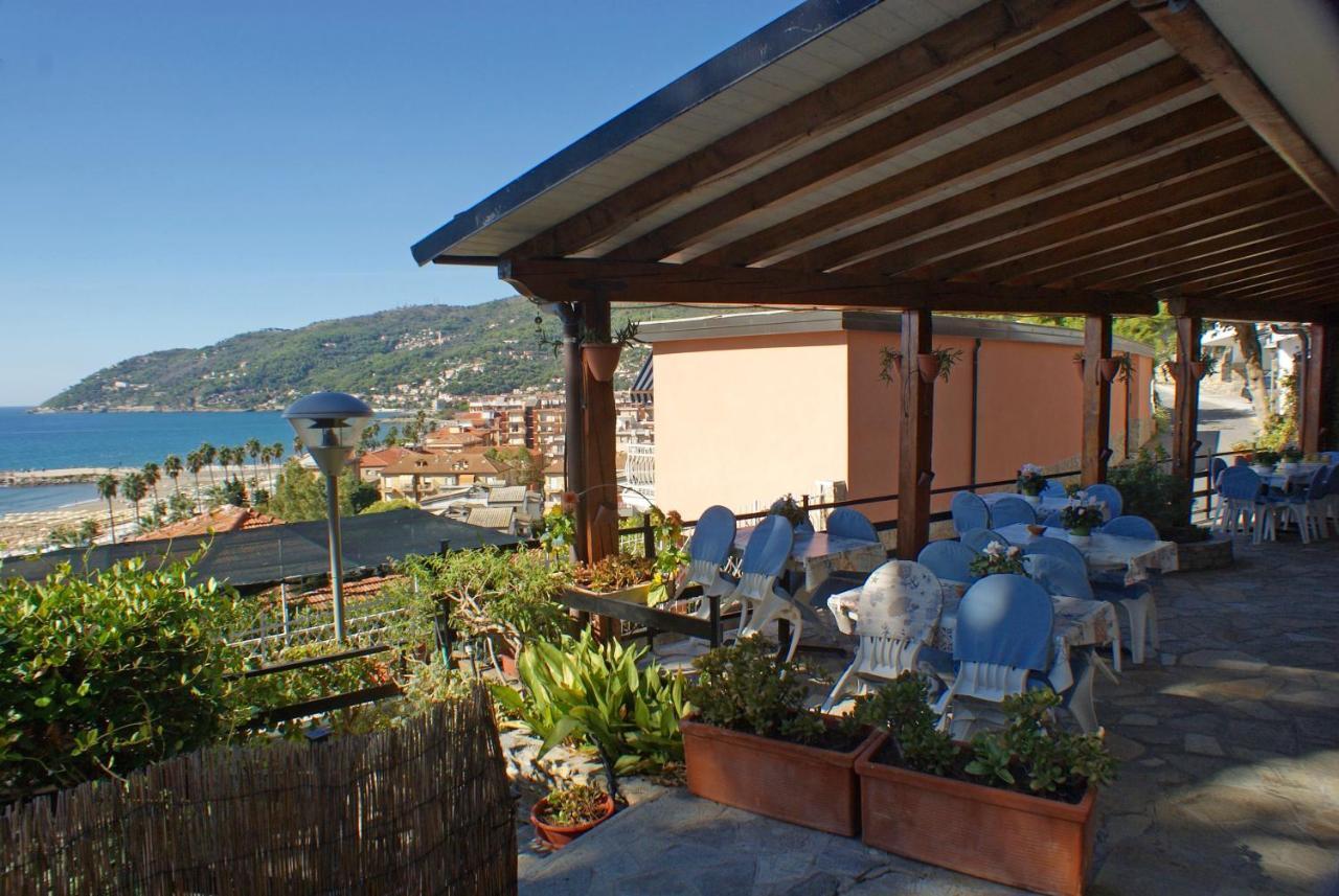 Albergo La Pineta Marina dʼMarina dʼAndora エクステリア 写真