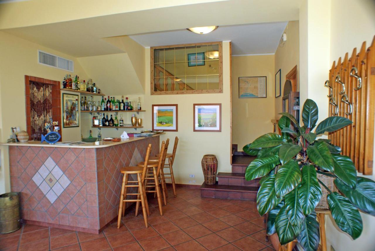 Albergo La Pineta Marina dʼMarina dʼAndora エクステリア 写真