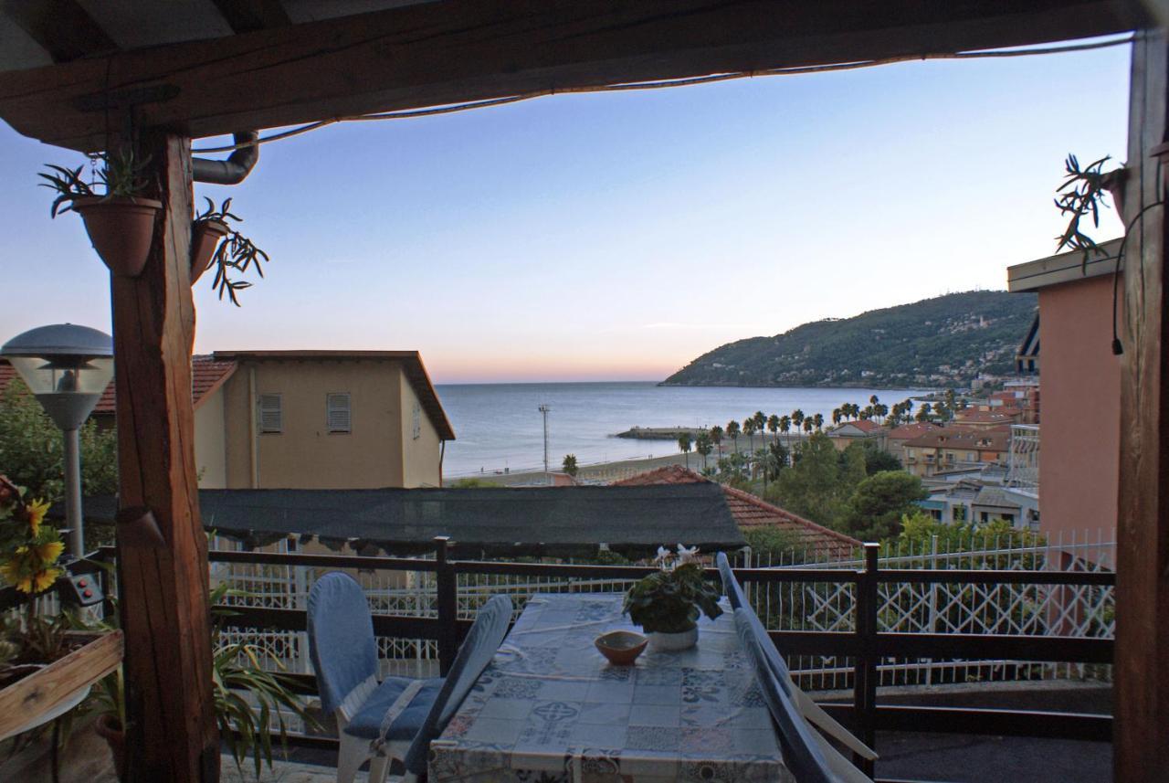 Albergo La Pineta Marina dʼMarina dʼAndora エクステリア 写真